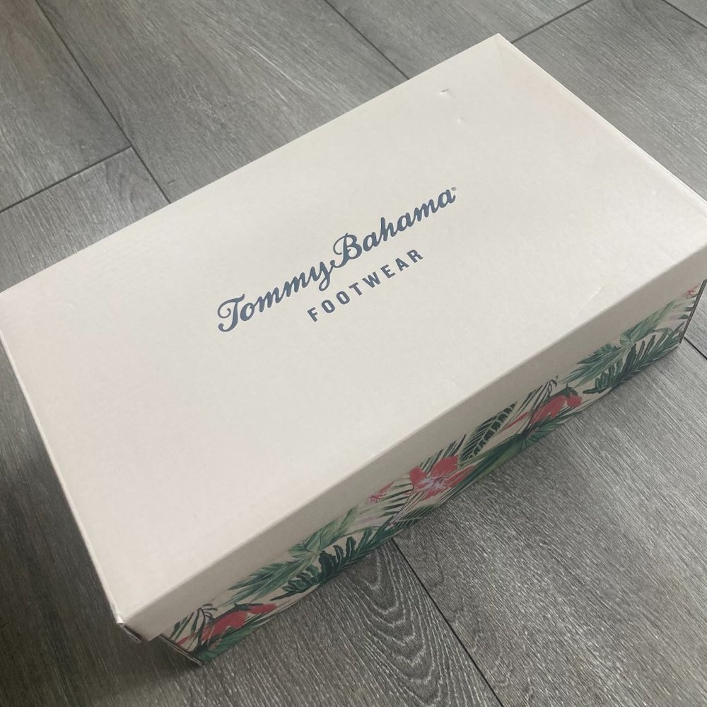 TOMMY BAHAMA Women white canvas sneakers. Size 7-8 - Picture 4 of 5